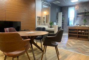 model room －打ち合わせブースー アイキャッチ画像