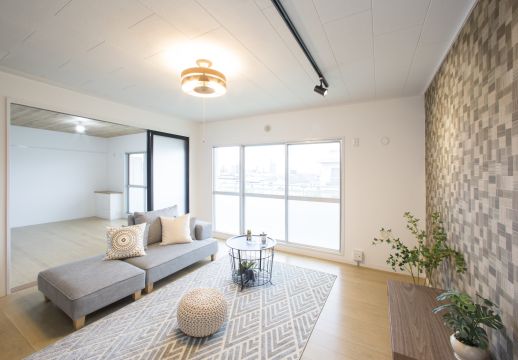 フレンチカントリースタイルのリビング アイキャッチ画像